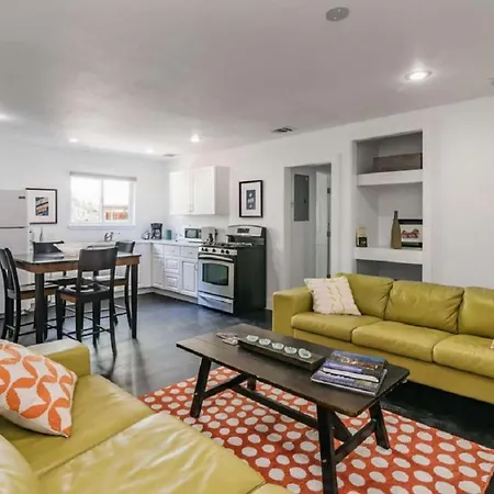 East Elizabeth St 2 Bedroom Home